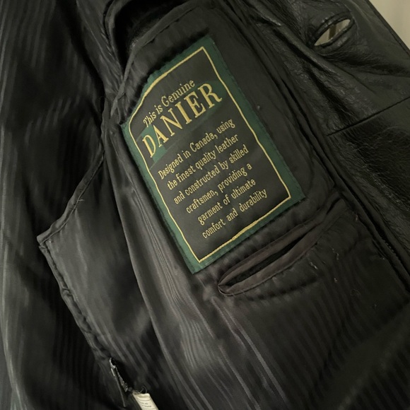 Danier Men’s Black Leather Jacket EUC - Picture 4 of 4